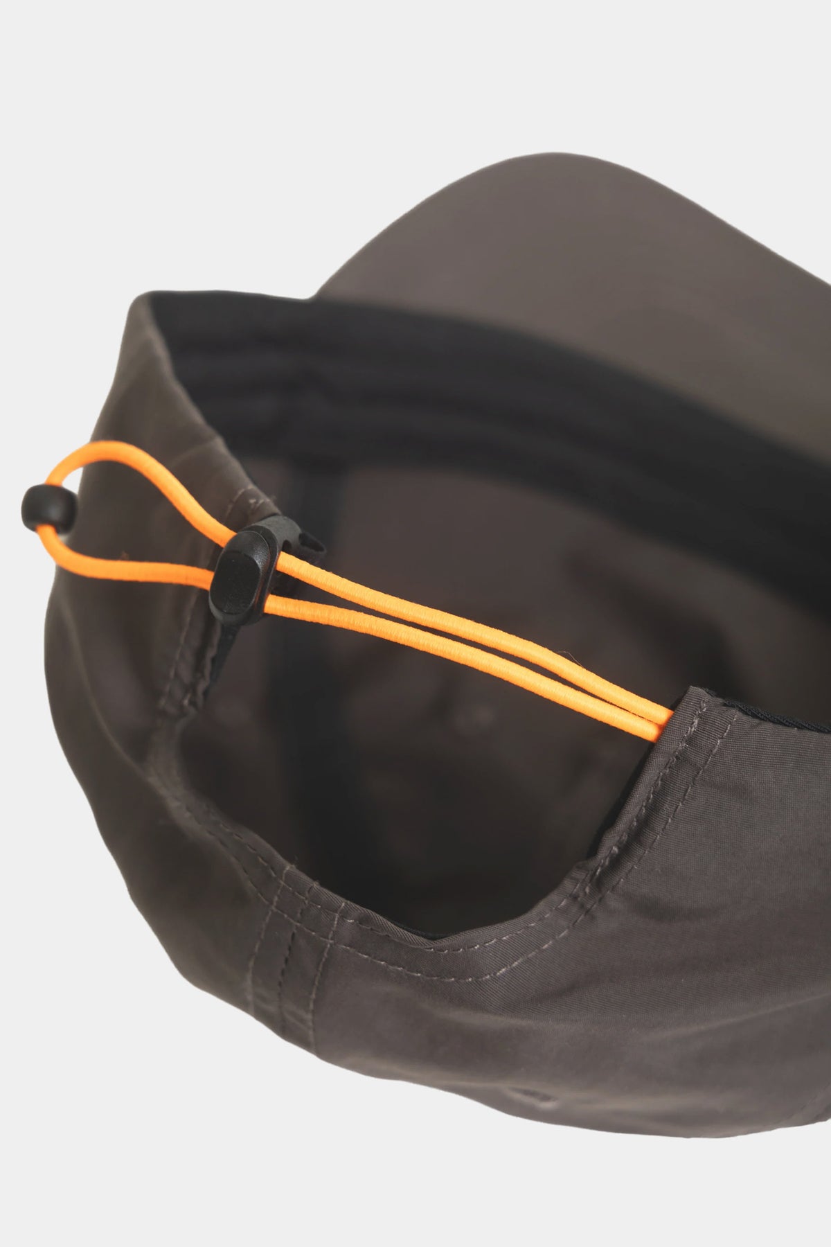 NYLON DOVE CAP - Brown